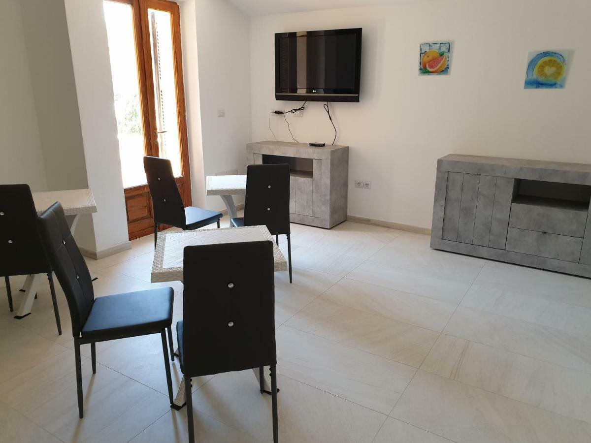 Guest House Tra Rocce E Mare La Maddalena  Bagian luar foto