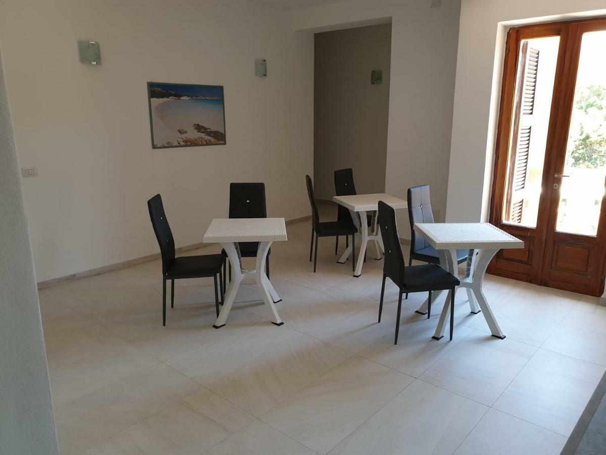 Guest House Tra Rocce E Mare La Maddalena  Bagian luar foto