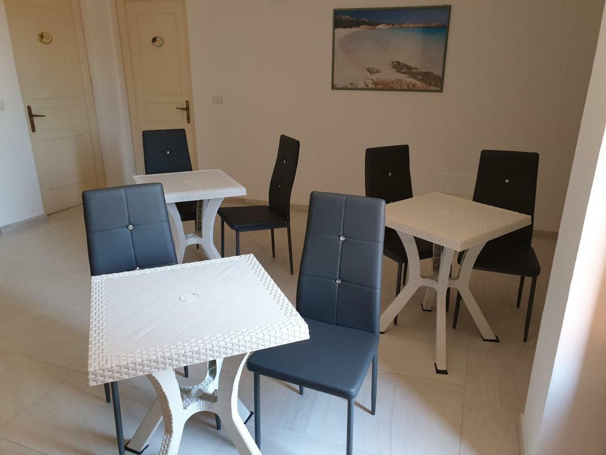 Guest House Tra Rocce E Mare La Maddalena  Bagian luar foto