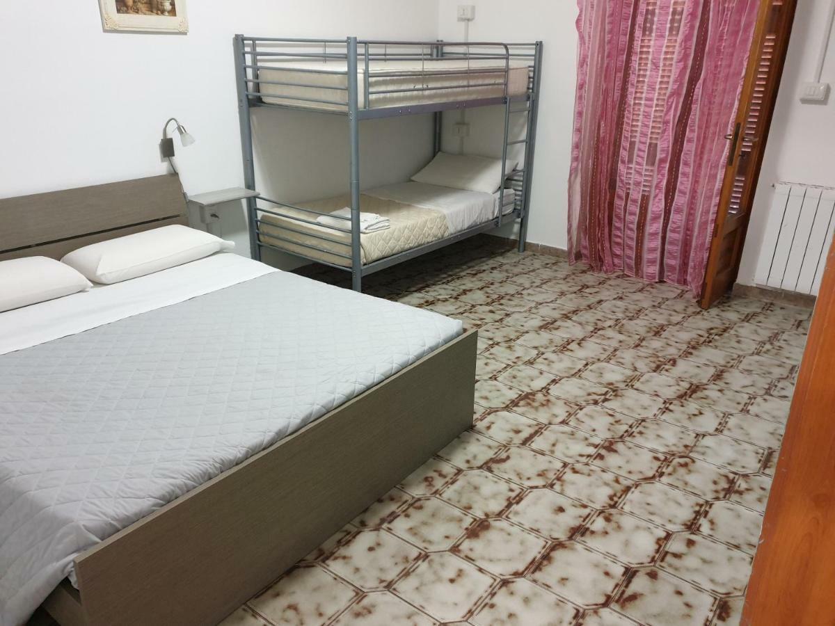 Guest House Tra Rocce E Mare La Maddalena  Bagian luar foto