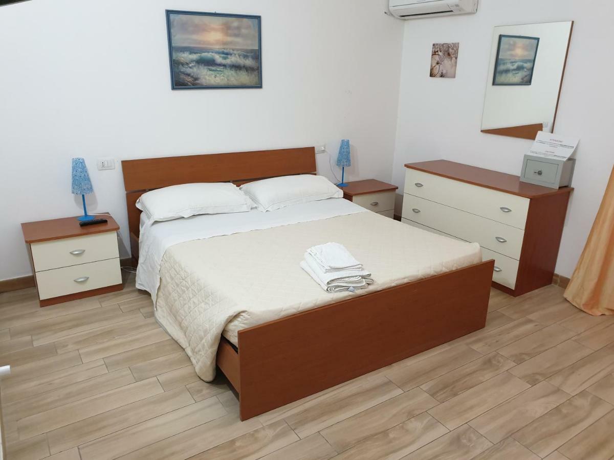 Guest House Tra Rocce E Mare La Maddalena  Bagian luar foto