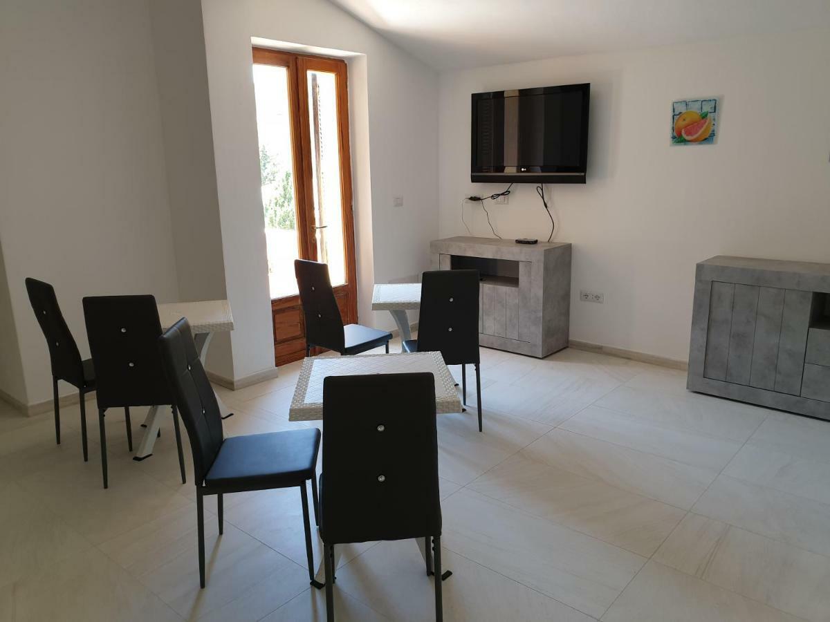 Guest House Tra Rocce E Mare La Maddalena  Bagian luar foto