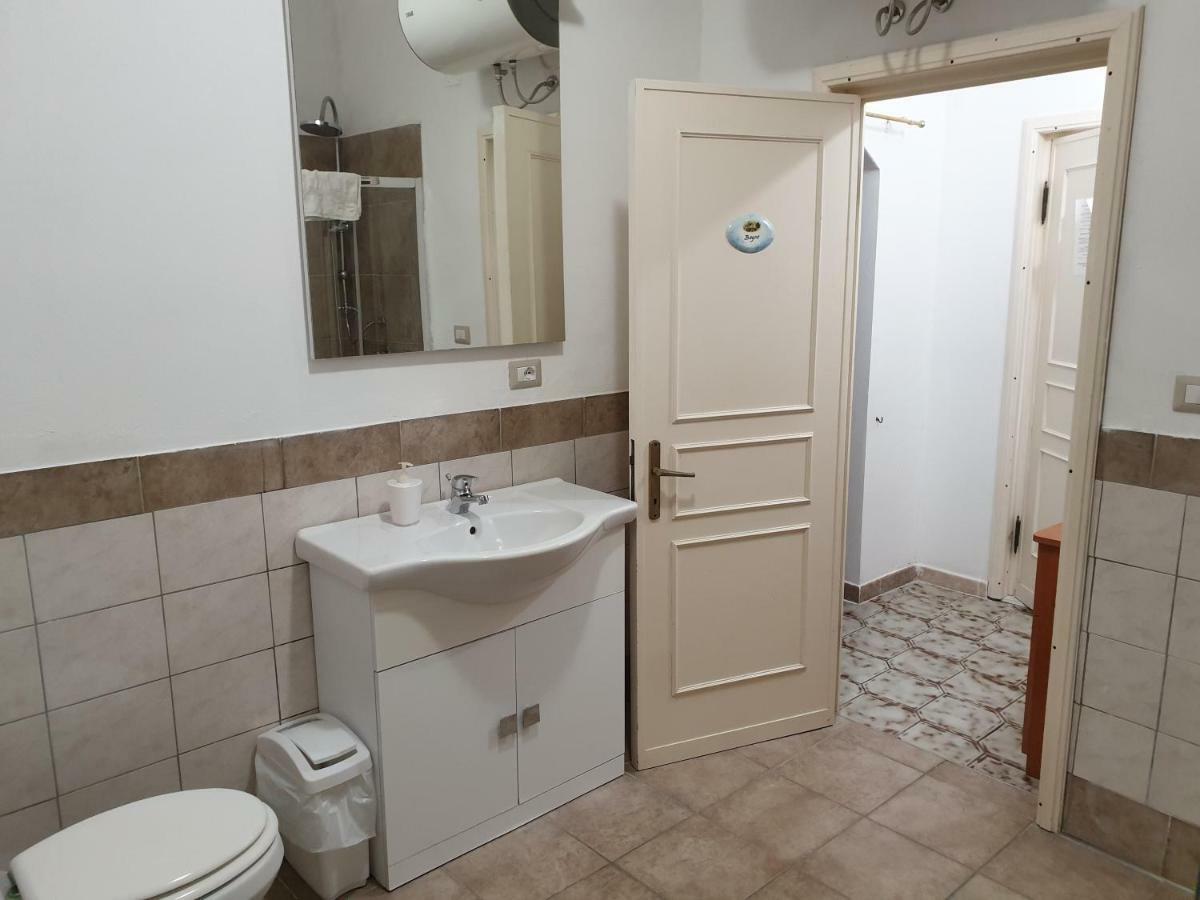 Guest House Tra Rocce E Mare La Maddalena  Bagian luar foto